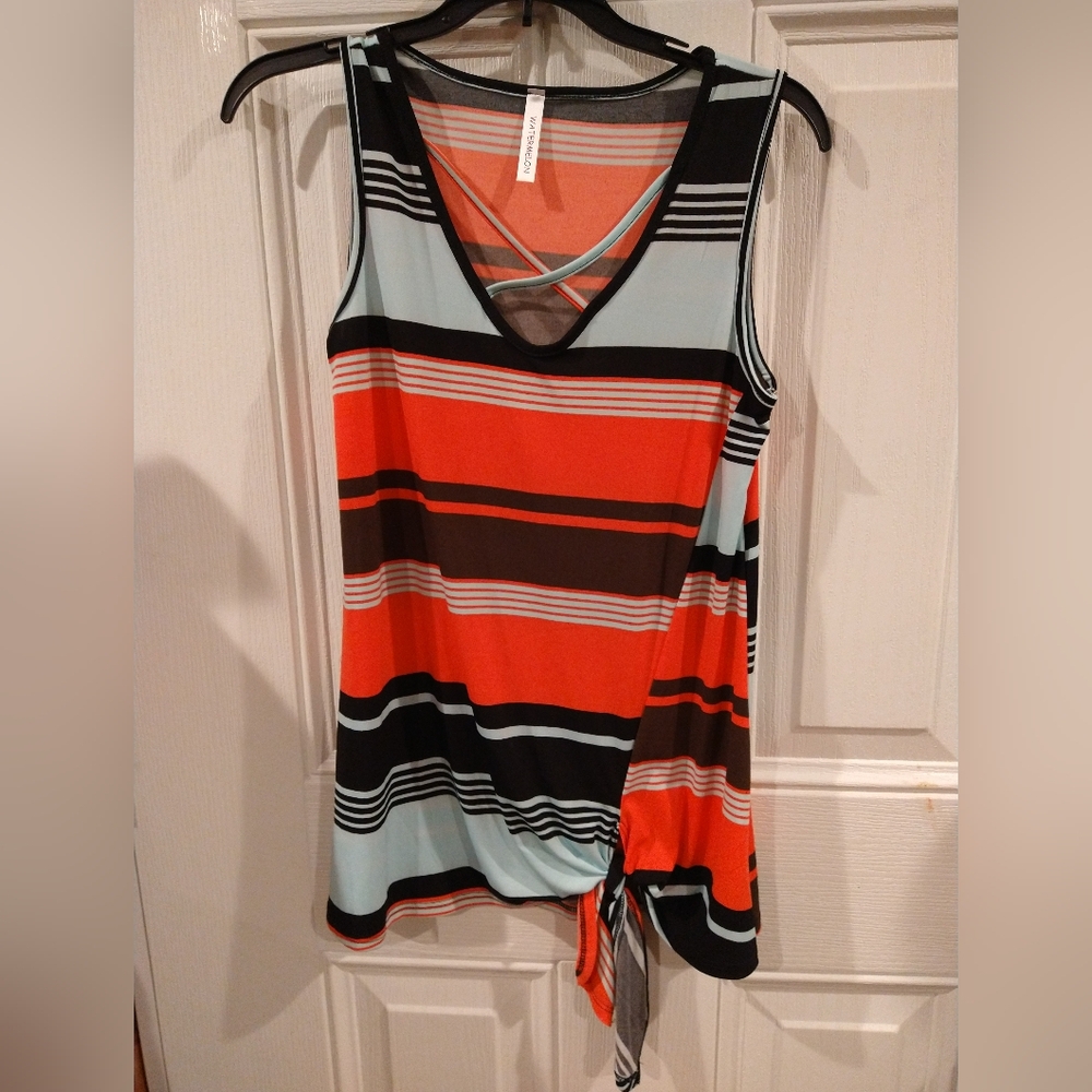 Women's tank top. Tie knot and Criss Cross front. 27 x 18